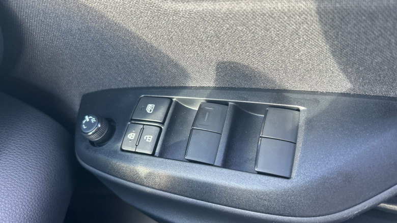 Toyota Yaris 1.5 Hybrid Design 5dr CVT Hybrid Hatchback